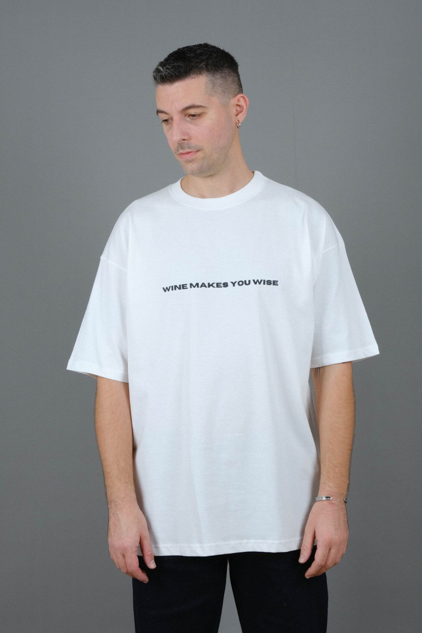 WINE MAKES YOU WISE off-white T-shirt - Image 5